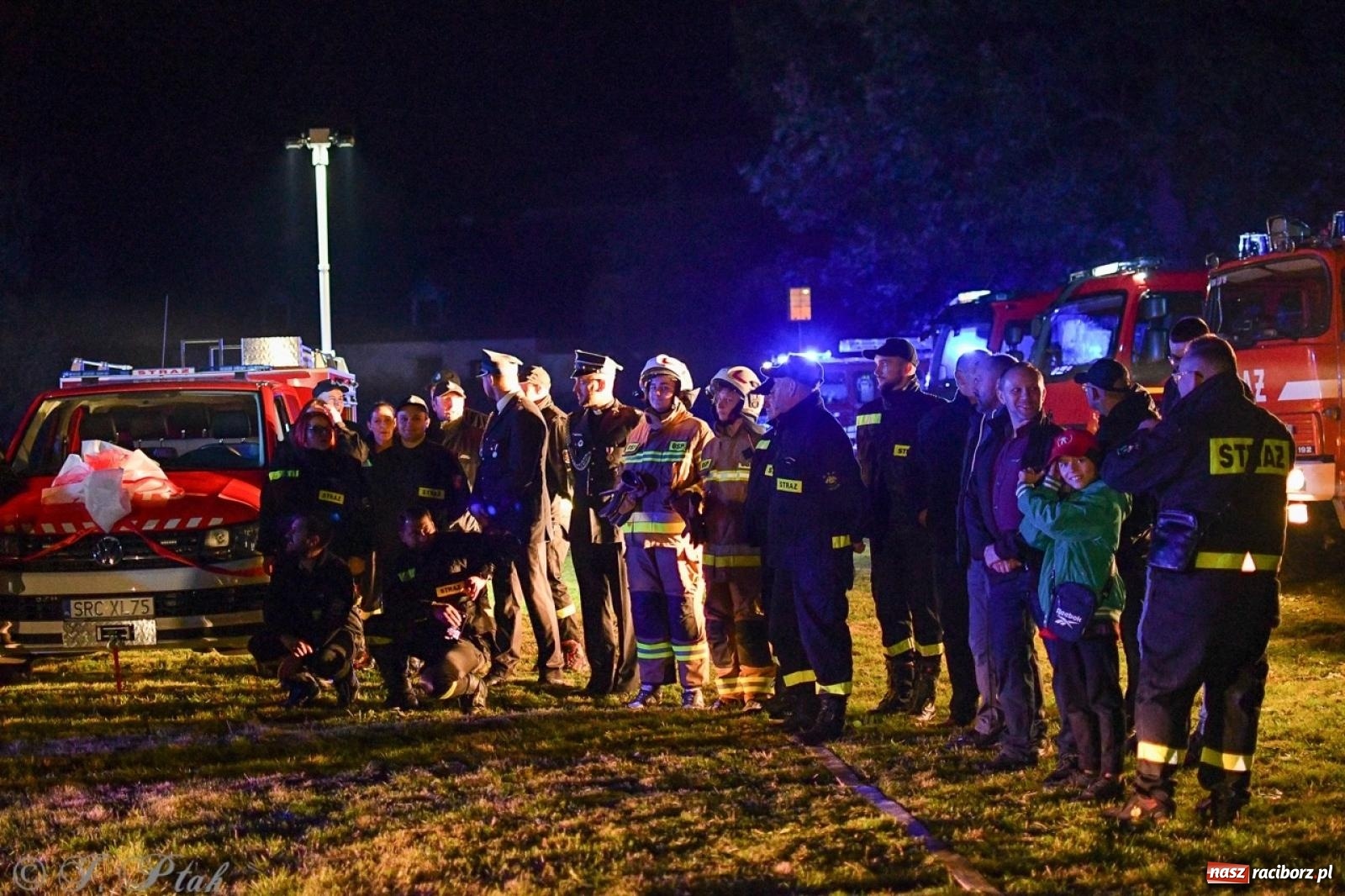 Zdjęcie w galerii na portalu naszraciborz.pl: W końcu mają czym wyjeżdżać do akcji. OSP Gródczanki mają nowy lekki wóz strażacki wiadomości z regionu