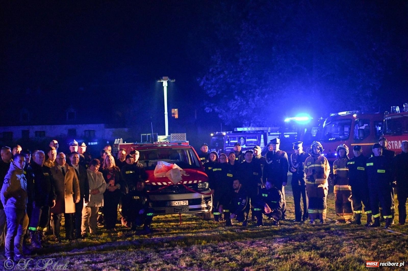 Zdjęcie w galerii na portalu naszraciborz.pl: W końcu mają czym wyjeżdżać do akcji. OSP Gródczanki mają nowy lekki wóz strażacki wiadomości z regionu