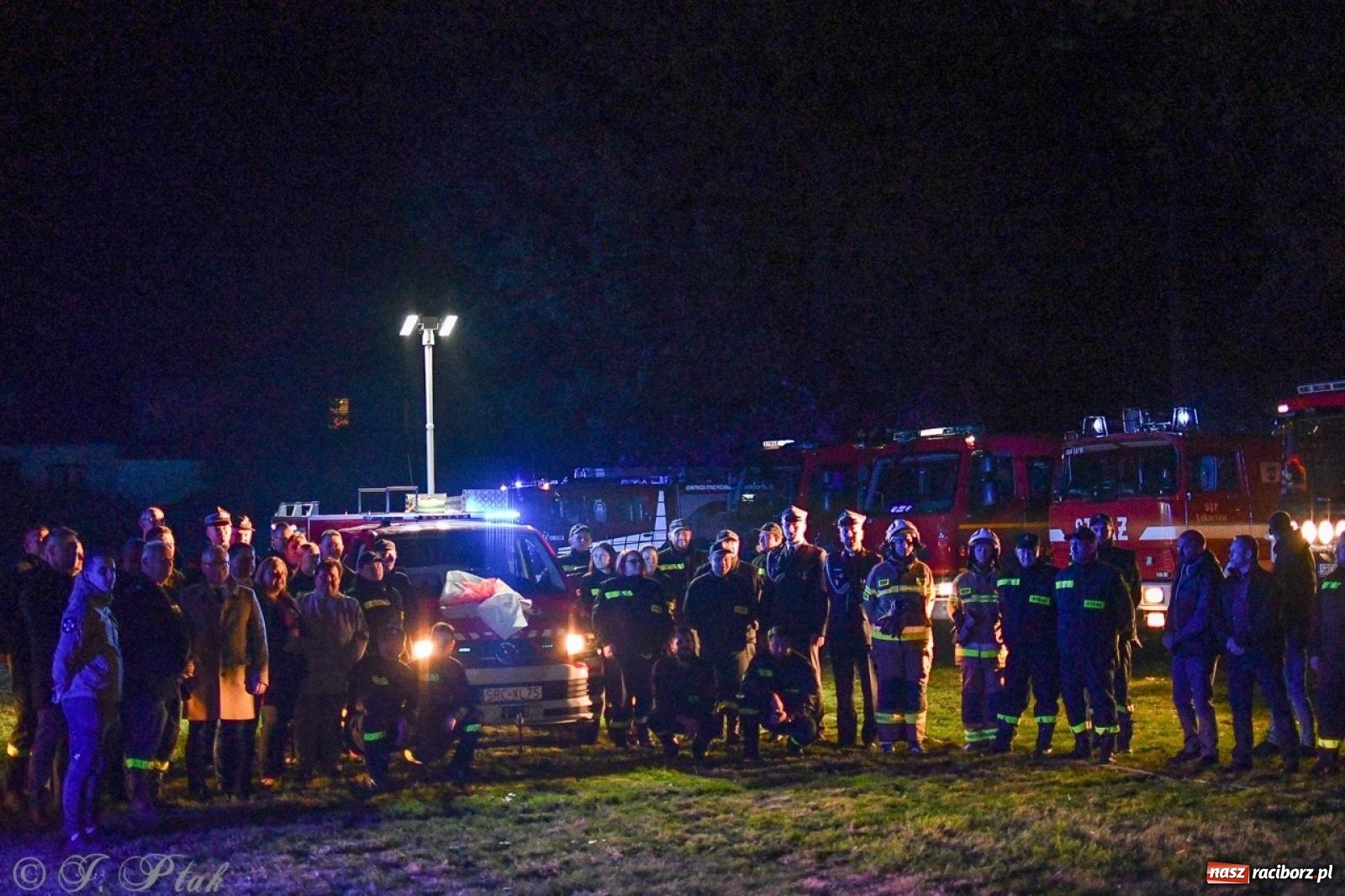 Zdjęcie w galerii na portalu naszraciborz.pl: W końcu mają czym wyjeżdżać do akcji. OSP Gródczanki mają nowy lekki wóz strażacki wiadomości z regionu