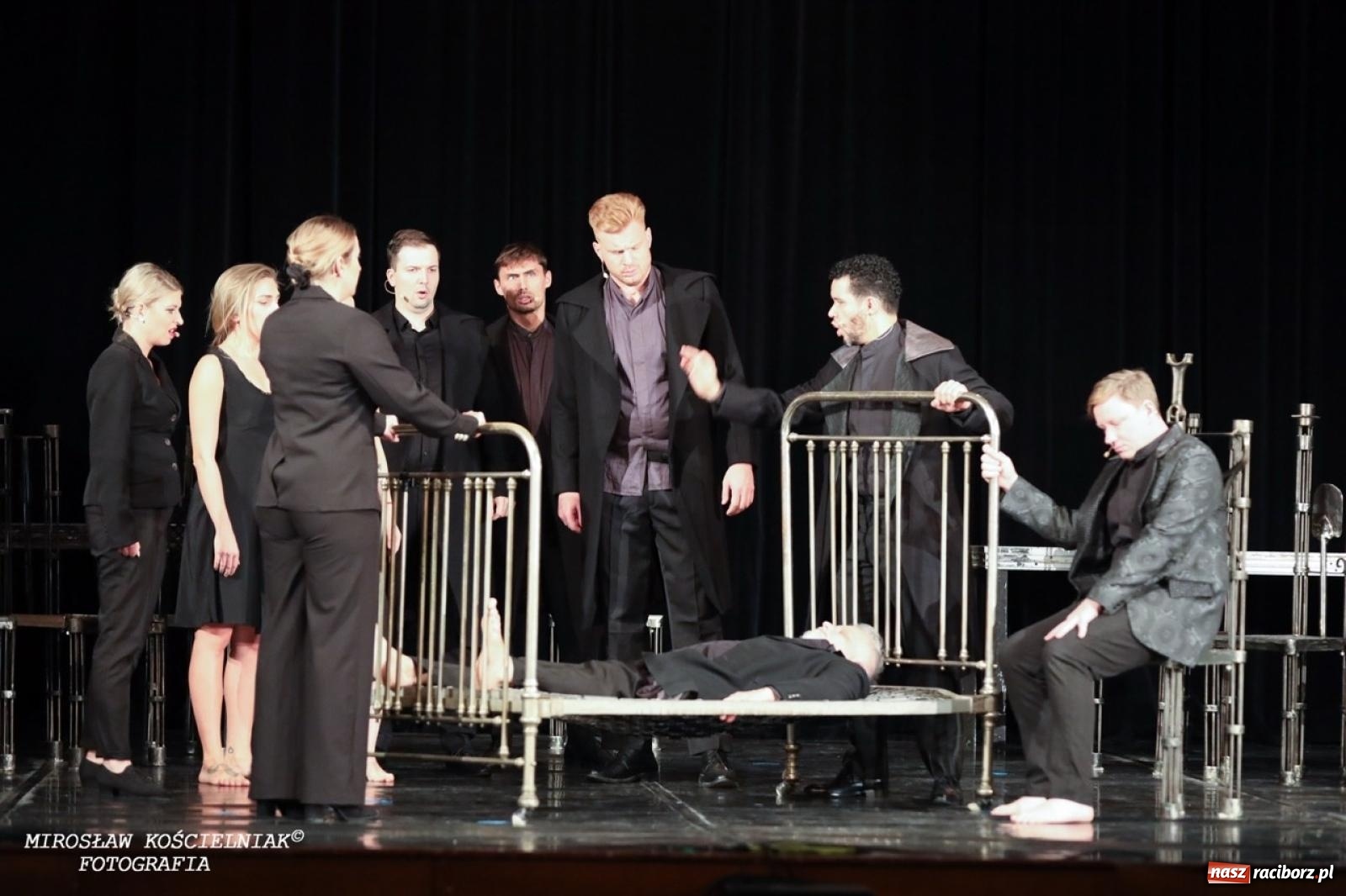 Zdjęcie w galerii na portalu naszraciborz.pl: Wrocławski Teatr Pieśń Kozła na deskach RCK wiadomości z regionu