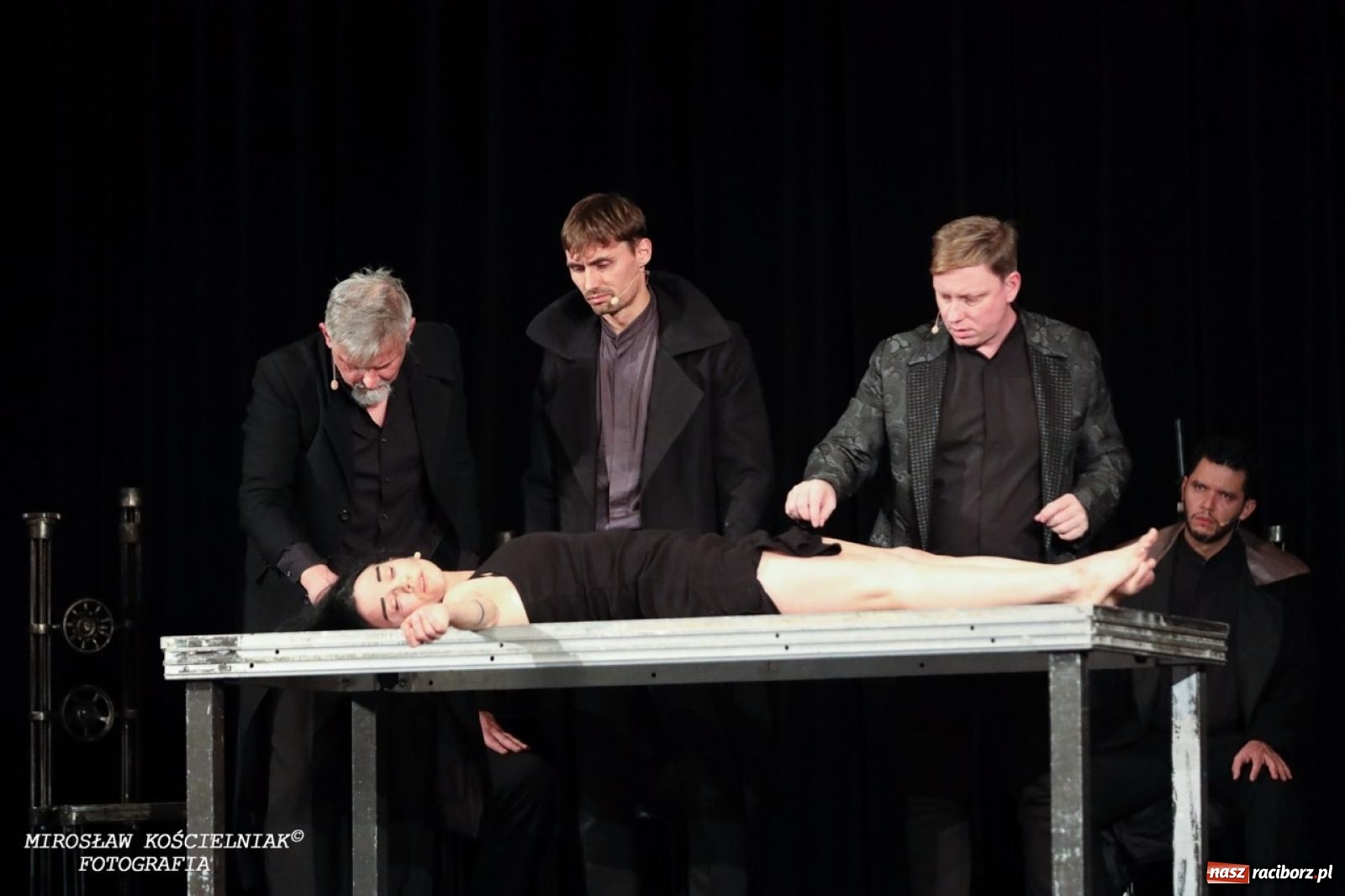 Zdjęcie w galerii na portalu naszraciborz.pl: Wrocławski Teatr Pieśń Kozła na deskach RCK wiadomości z regionu