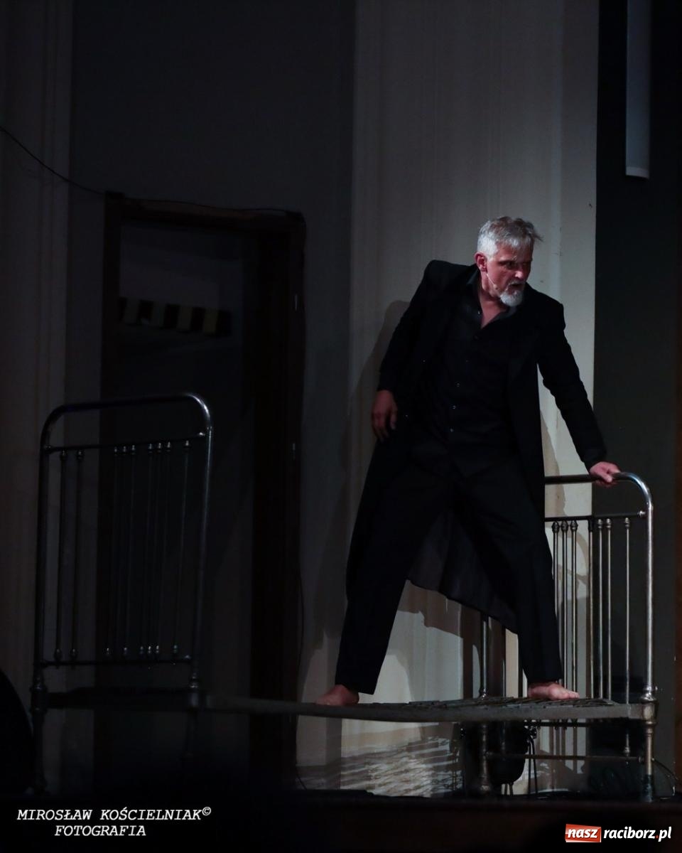 Zdjęcie w galerii na portalu naszraciborz.pl: Wrocławski Teatr Pieśń Kozła na deskach RCK wiadomości z regionu