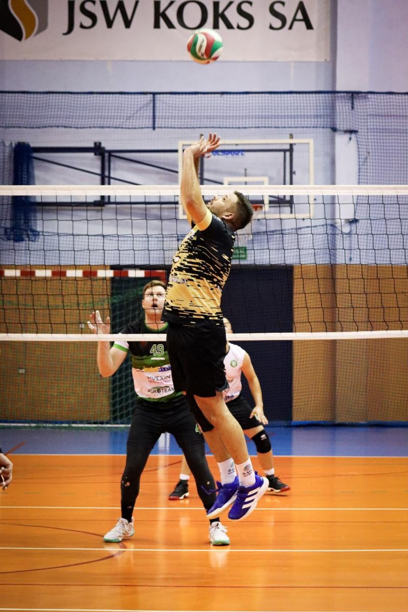 Zdjęcie w galerii na portalu naszraciborz.pl: Zacięta walka na parkiecie. SK Górnik Radlin wygrywa po tie-breaku [FOTO] wiadomości z regionu