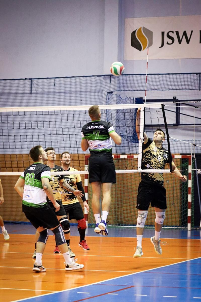 Zdjęcie w galerii na portalu naszraciborz.pl: Zacięta walka na parkiecie. SK Górnik Radlin wygrywa po tie-breaku [FOTO] wiadomości z regionu