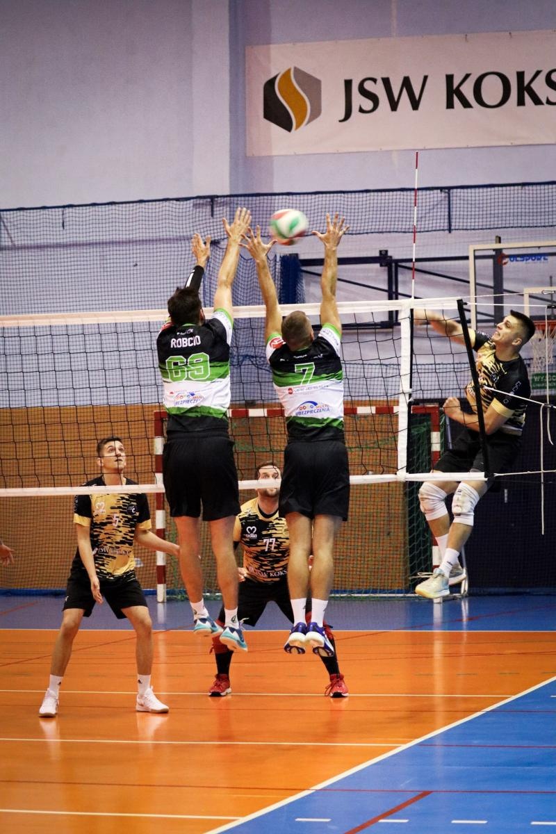 Zdjęcie w galerii na portalu naszraciborz.pl: Zacięta walka na parkiecie. SK Górnik Radlin wygrywa po tie-breaku [FOTO] wiadomości z regionu