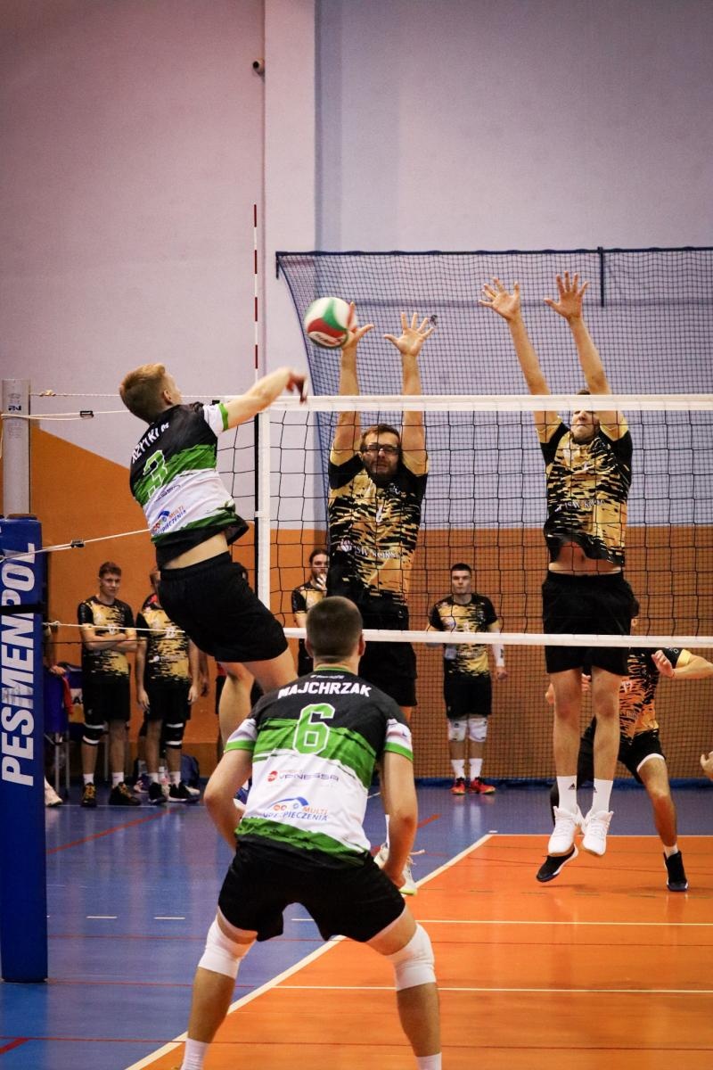 Zdjęcie w galerii na portalu naszraciborz.pl: Zacięta walka na parkiecie. SK Górnik Radlin wygrywa po tie-breaku [FOTO] wiadomości z regionu