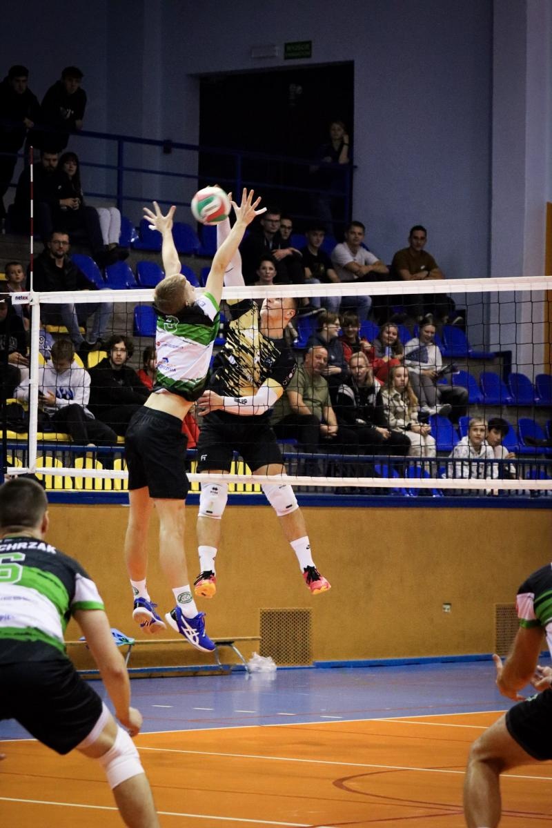 Zdjęcie w galerii na portalu naszraciborz.pl: Zacięta walka na parkiecie. SK Górnik Radlin wygrywa po tie-breaku [FOTO] wiadomości z regionu