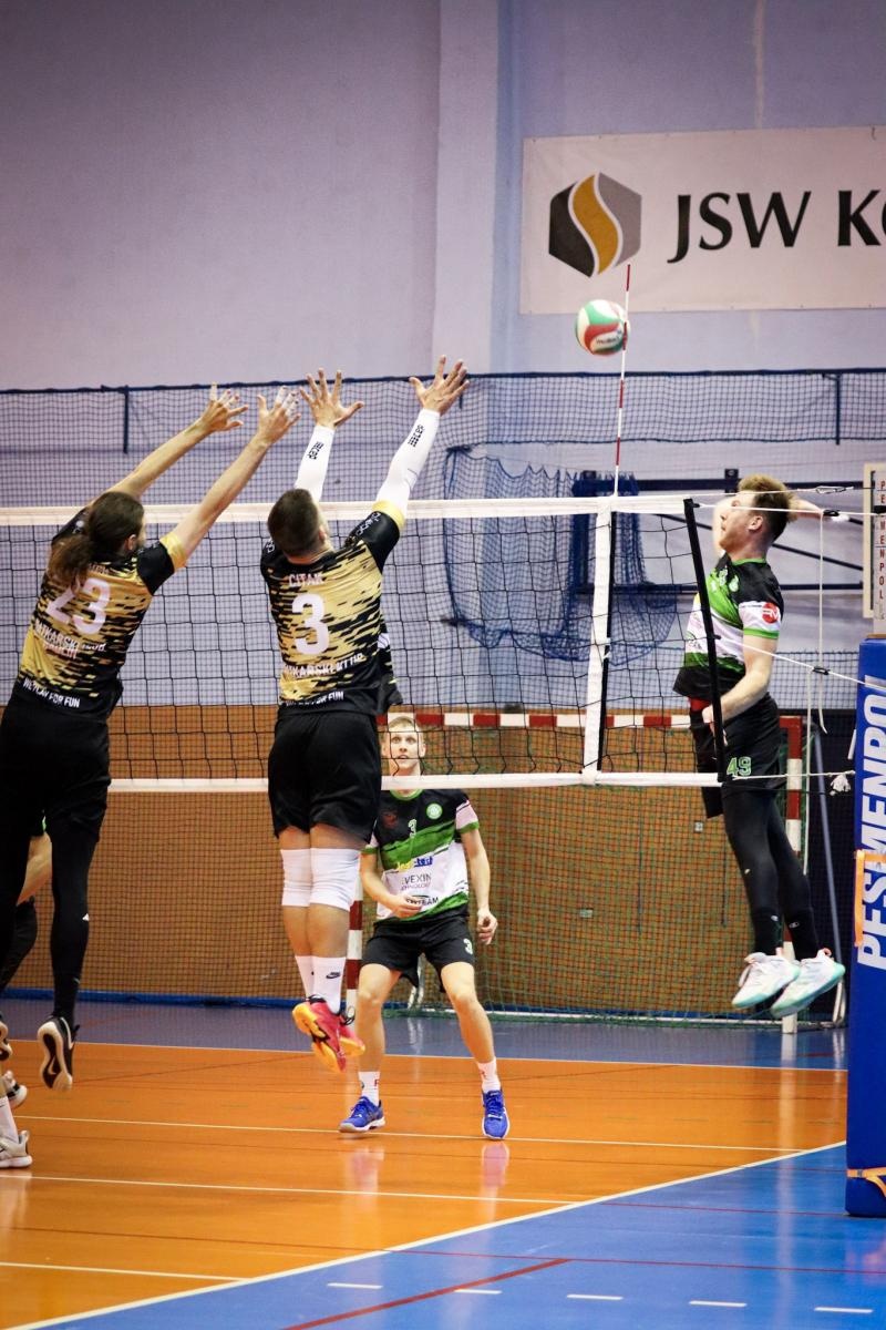 Zdjęcie w galerii na portalu naszraciborz.pl: Zacięta walka na parkiecie. SK Górnik Radlin wygrywa po tie-breaku [FOTO] wiadomości z regionu