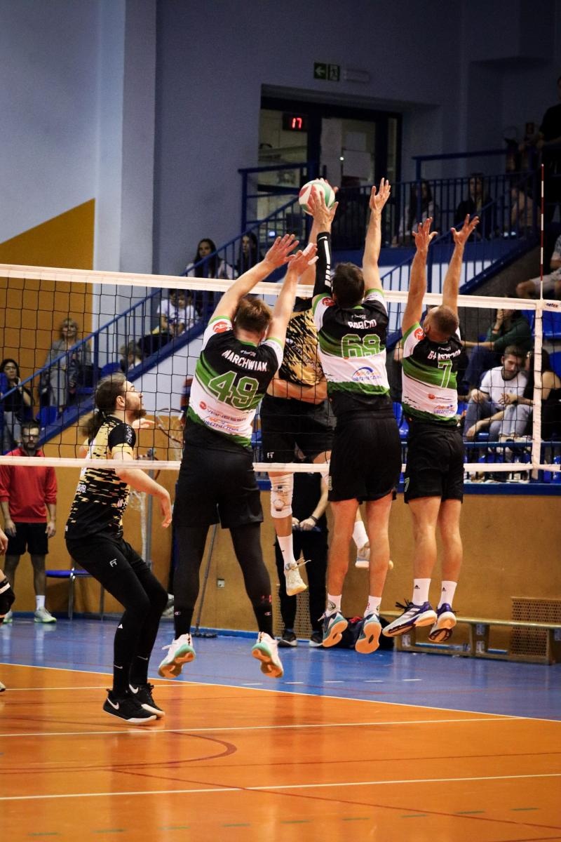 Zdjęcie w galerii na portalu naszraciborz.pl: Zacięta walka na parkiecie. SK Górnik Radlin wygrywa po tie-breaku [FOTO] wiadomości z regionu