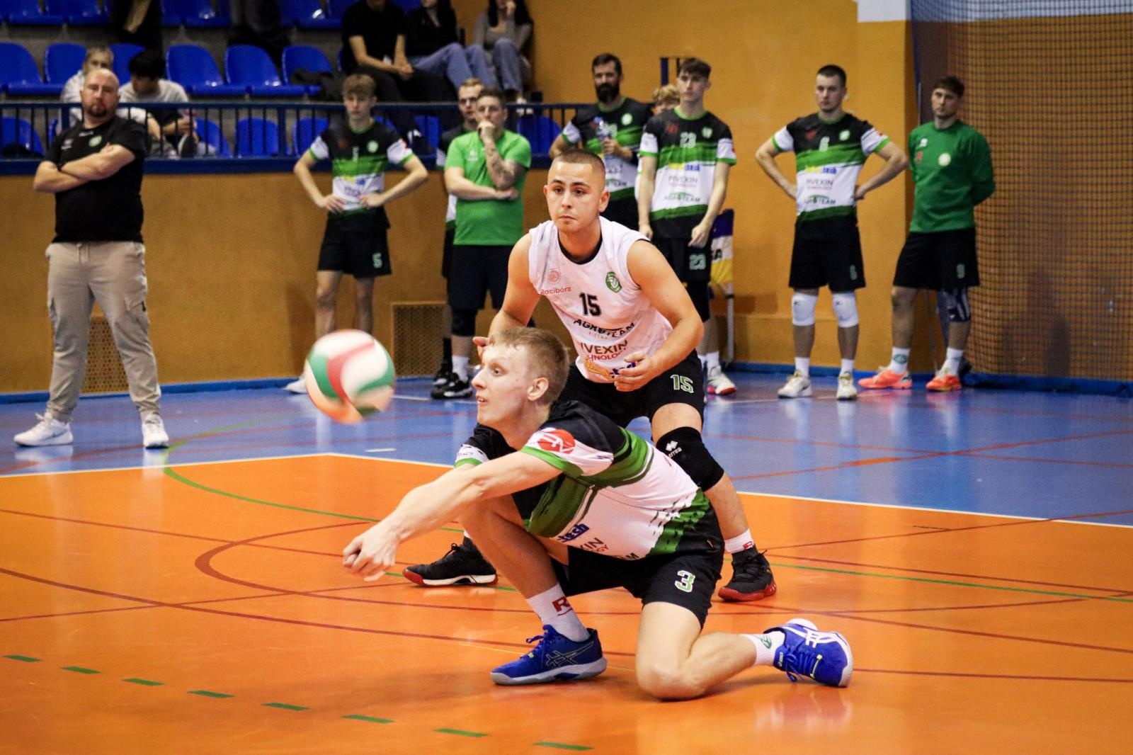 Zdjęcie w galerii na portalu naszraciborz.pl: Zacięta walka na parkiecie. SK Górnik Radlin wygrywa po tie-breaku [FOTO] wiadomości z regionu