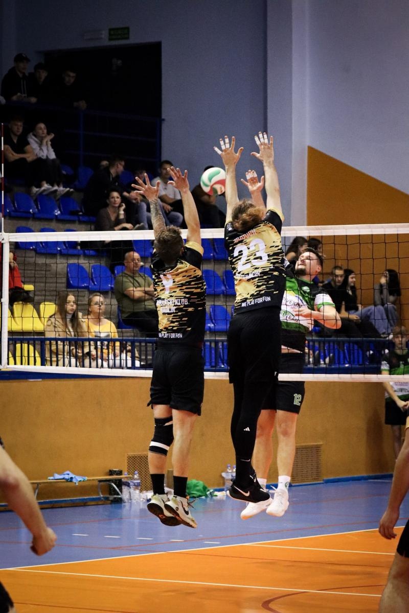 Zdjęcie w galerii na portalu naszraciborz.pl: Zacięta walka na parkiecie. SK Górnik Radlin wygrywa po tie-breaku [FOTO] wiadomości z regionu