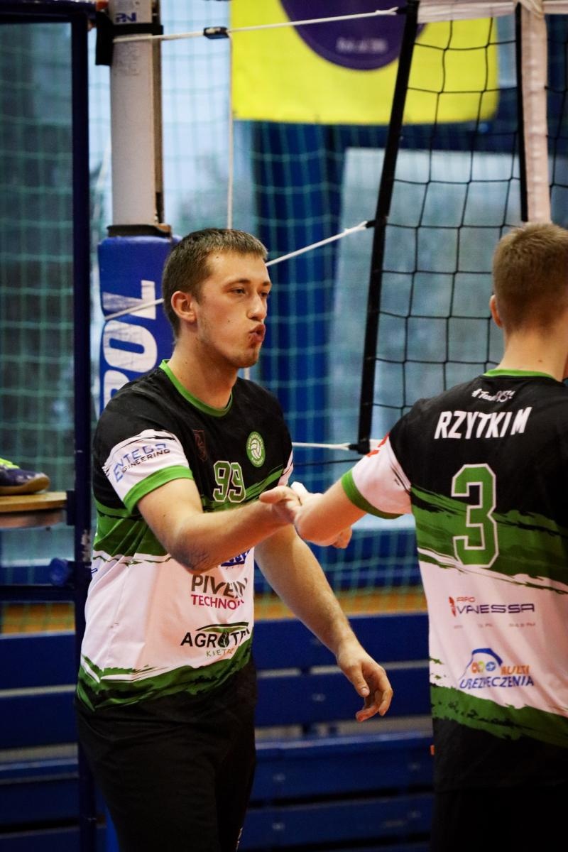 Zdjęcie w galerii na portalu naszraciborz.pl: Zacięta walka na parkiecie. SK Górnik Radlin wygrywa po tie-breaku [FOTO] wiadomości z regionu