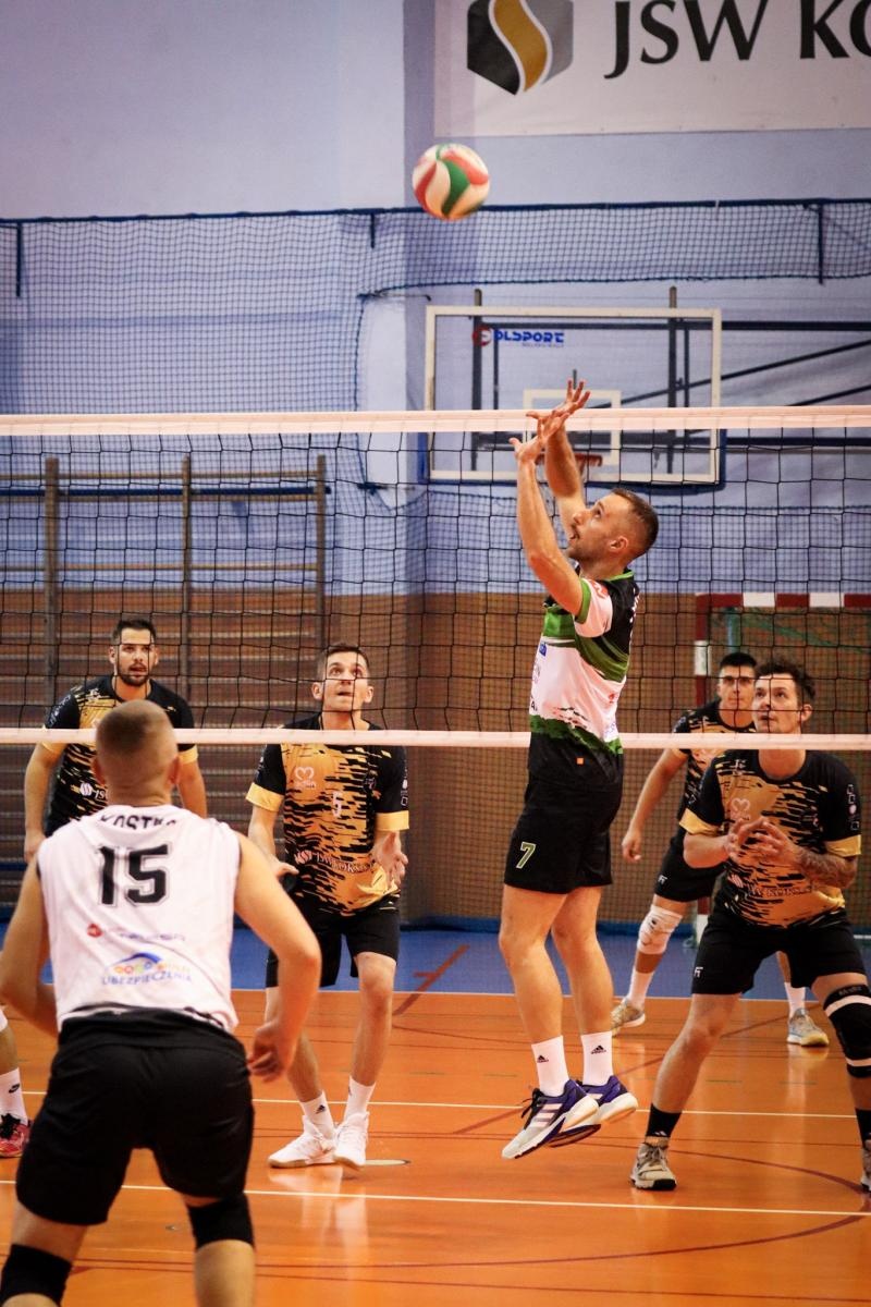 Zdjęcie w galerii na portalu naszraciborz.pl: Zacięta walka na parkiecie. SK Górnik Radlin wygrywa po tie-breaku [FOTO] wiadomości z regionu