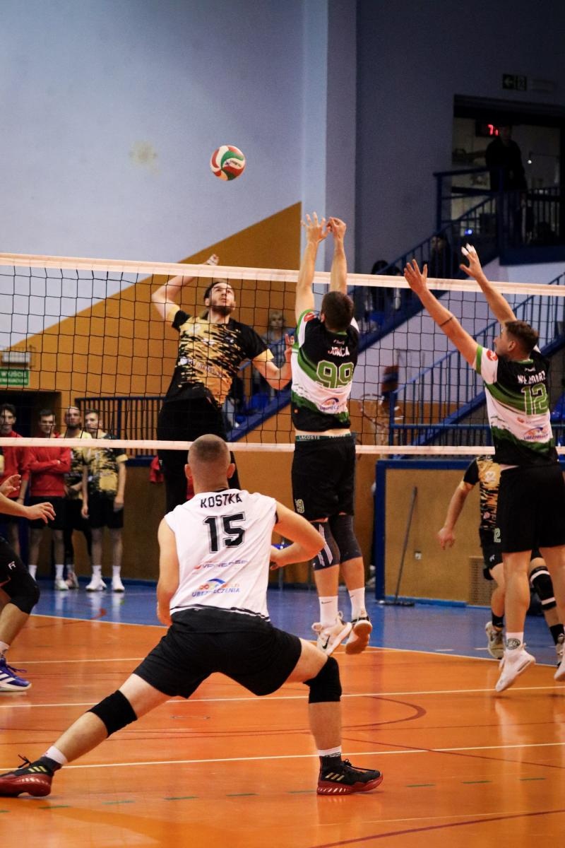 Zdjęcie w galerii na portalu naszraciborz.pl: Zacięta walka na parkiecie. SK Górnik Radlin wygrywa po tie-breaku [FOTO] wiadomości z regionu
