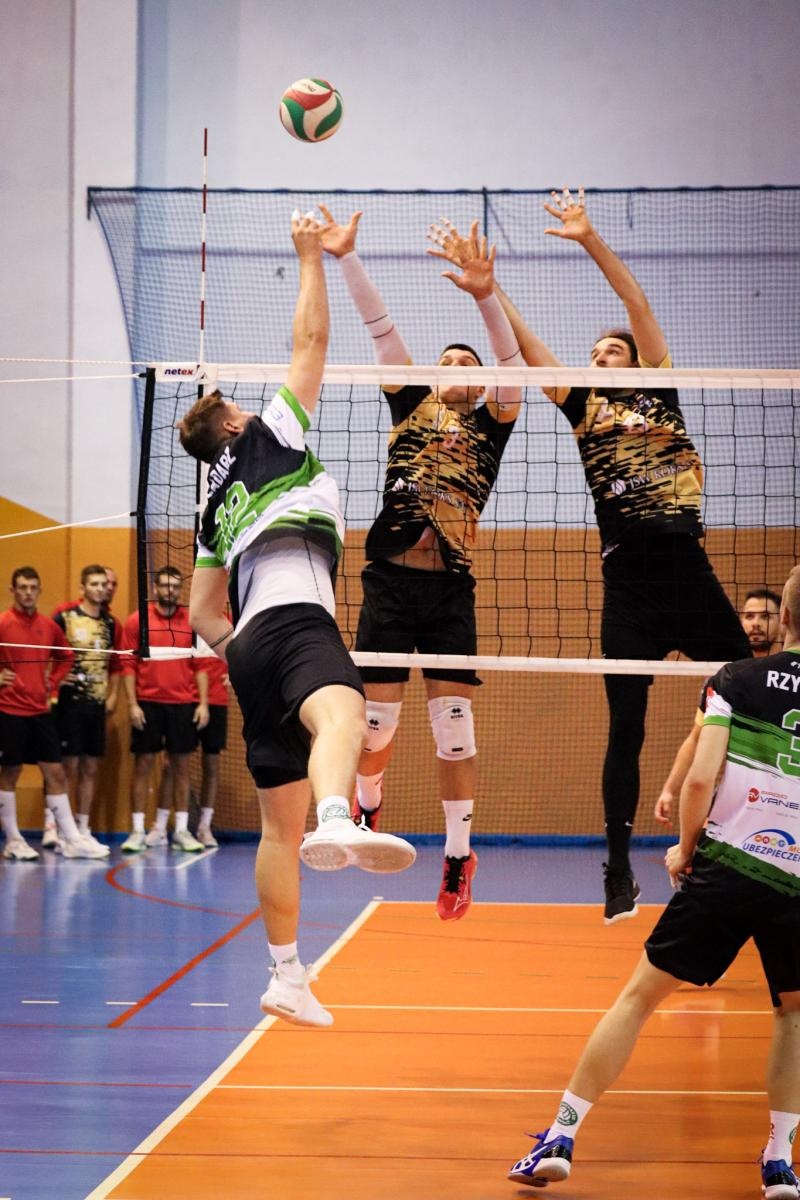 Zdjęcie w galerii na portalu naszraciborz.pl: Zacięta walka na parkiecie. SK Górnik Radlin wygrywa po tie-breaku [FOTO] wiadomości z regionu
