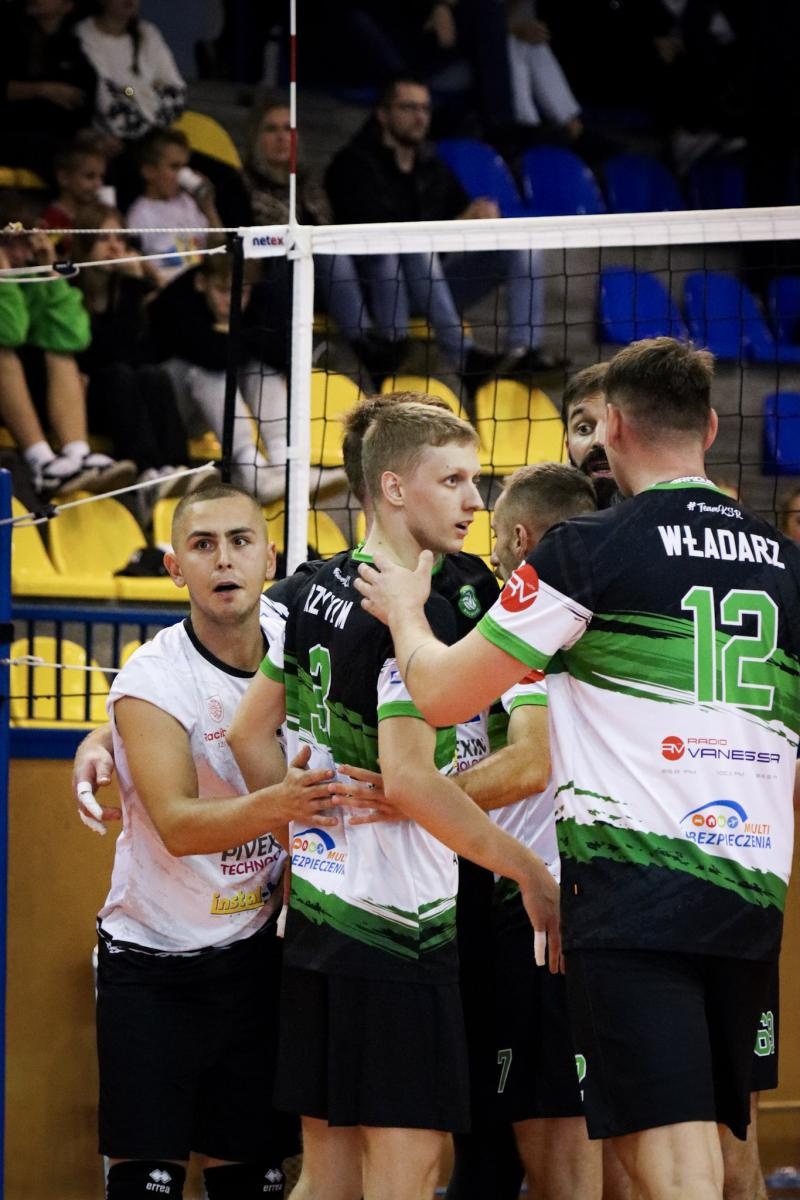 Zdjęcie w galerii na portalu naszraciborz.pl: Zacięta walka na parkiecie. SK Górnik Radlin wygrywa po tie-breaku [FOTO] wiadomości z regionu