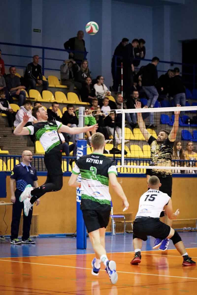 Zdjęcie w galerii na portalu naszraciborz.pl: Zacięta walka na parkiecie. SK Górnik Radlin wygrywa po tie-breaku [FOTO] wiadomości z regionu