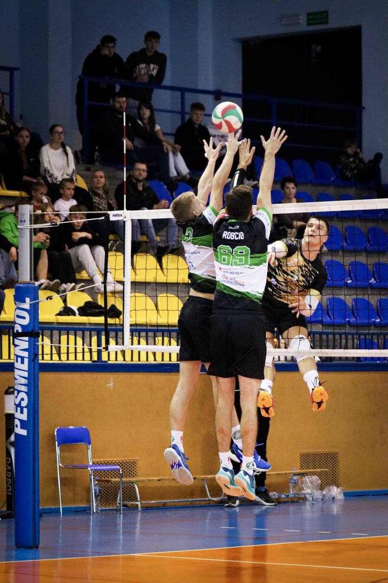 Zdjęcie w galerii na portalu naszraciborz.pl: Zacięta walka na parkiecie. SK Górnik Radlin wygrywa po tie-breaku [FOTO] wiadomości z regionu