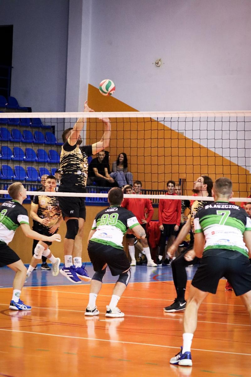 Zdjęcie w galerii na portalu naszraciborz.pl: Zacięta walka na parkiecie. SK Górnik Radlin wygrywa po tie-breaku [FOTO] wiadomości z regionu