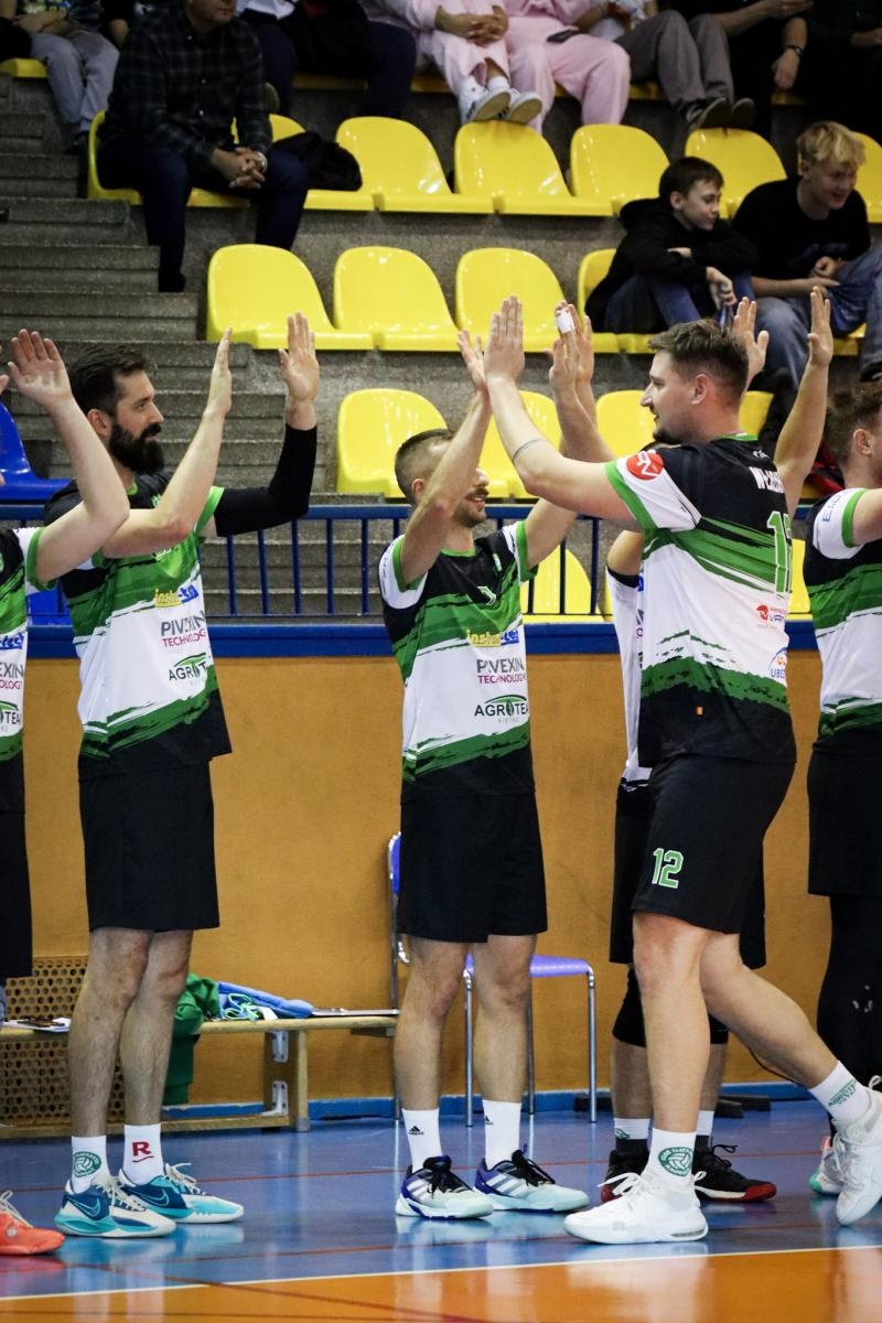 Zdjęcie w galerii na portalu naszraciborz.pl: Zacięta walka na parkiecie. SK Górnik Radlin wygrywa po tie-breaku [FOTO] wiadomości z regionu