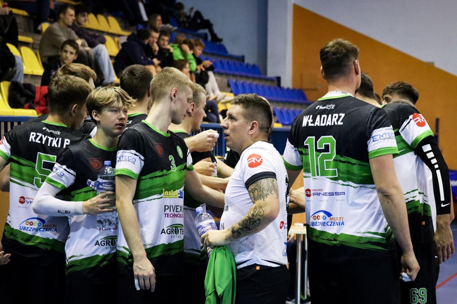 Zdjęcie w galerii na portalu naszraciborz.pl: Zacięta walka na parkiecie. SK Górnik Radlin wygrywa po tie-breaku [FOTO] wiadomości z regionu