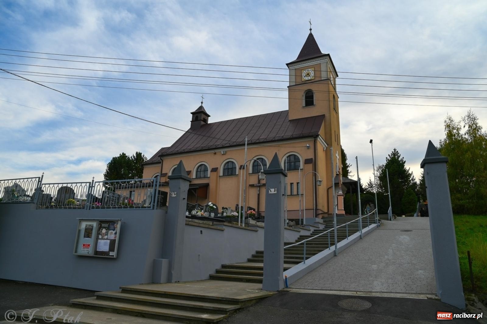 Zdjęcie w galerii na portalu naszraciborz.pl: Jubileuszowy koncert z okazji 100-lecia kościoła w Owsiszczach wiadomości z regionu