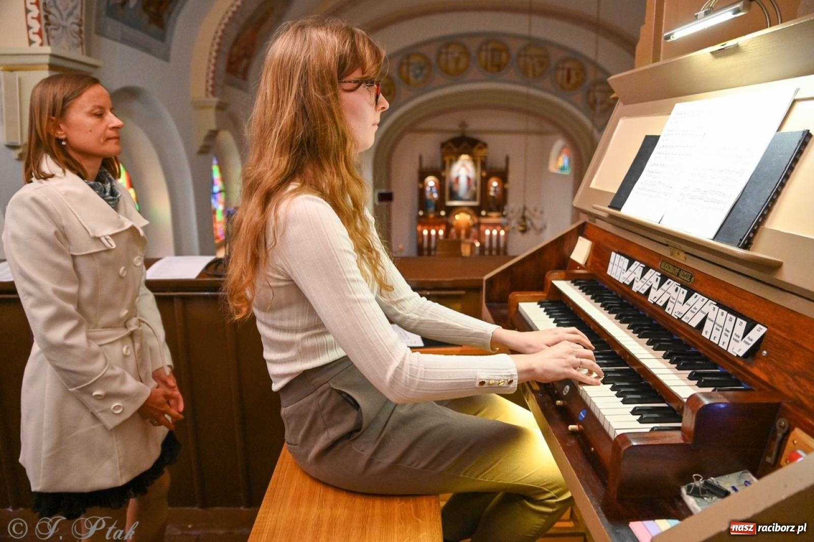 Zdjęcie w galerii na portalu naszraciborz.pl: Jubileuszowy koncert z okazji 100-lecia kościoła w Owsiszczach wiadomości z regionu