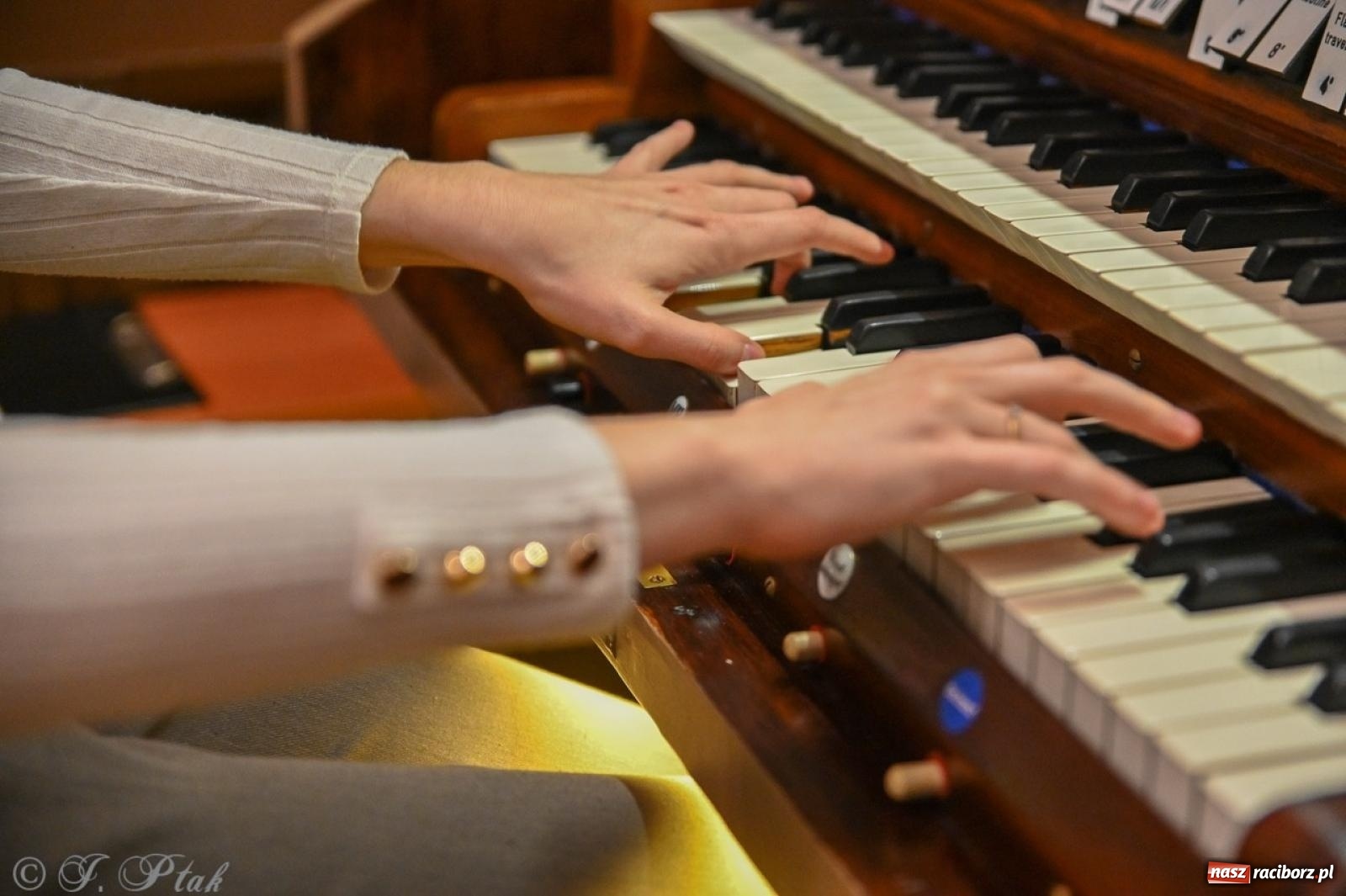 Zdjęcie w galerii na portalu naszraciborz.pl: Jubileuszowy koncert z okazji 100-lecia kościoła w Owsiszczach wiadomości z regionu