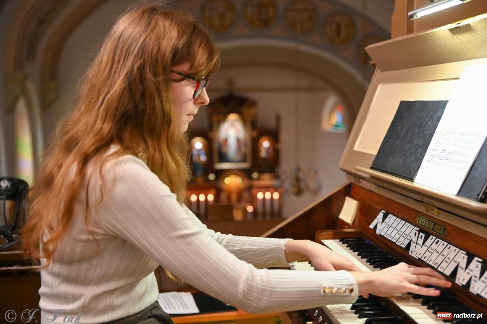 Zdjęcie w galerii na portalu naszraciborz.pl: Jubileuszowy koncert z okazji 100-lecia kościoła w Owsiszczach wiadomości z regionu