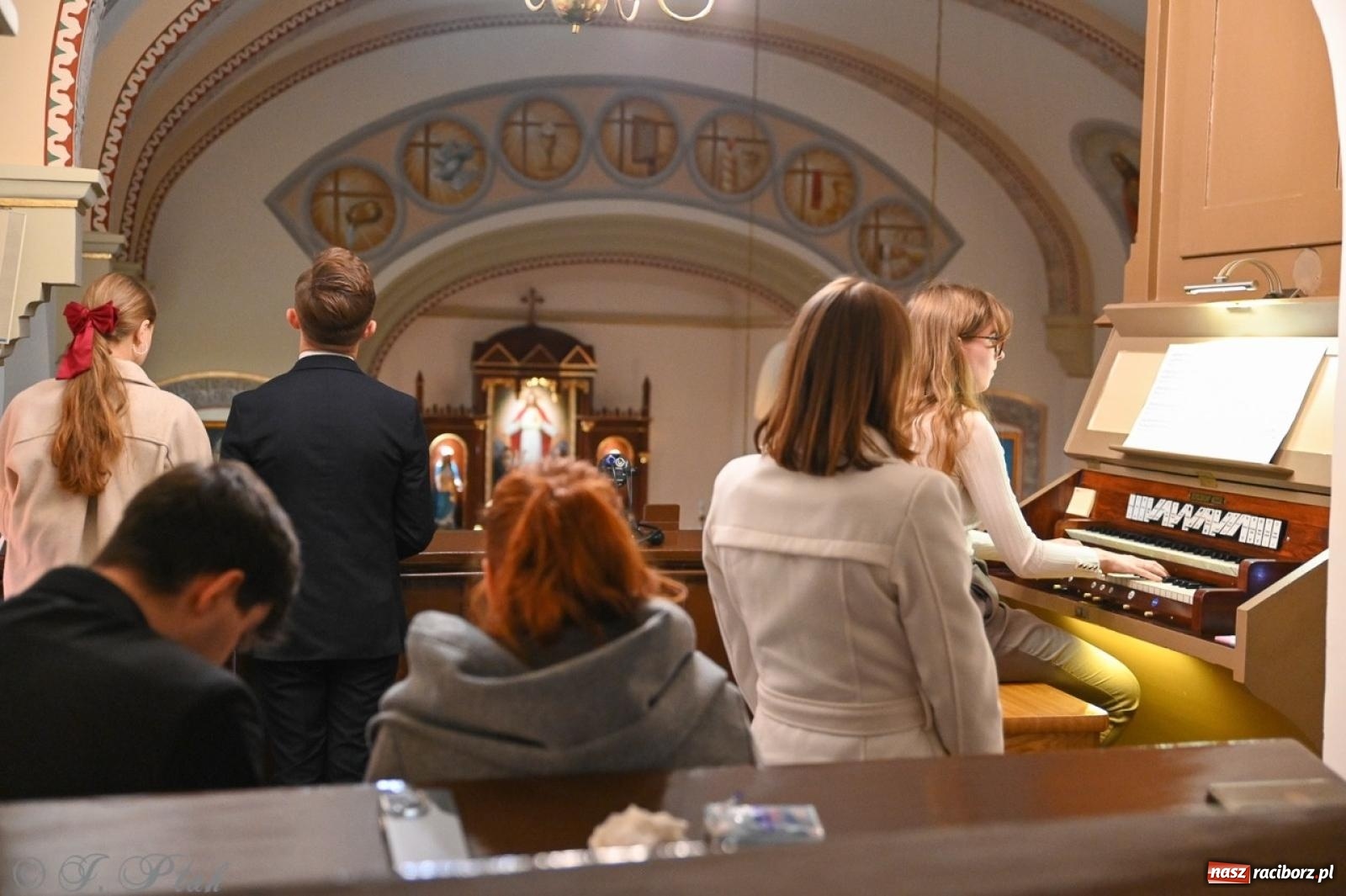 Zdjęcie w galerii na portalu naszraciborz.pl: Jubileuszowy koncert z okazji 100-lecia kościoła w Owsiszczach wiadomości z regionu