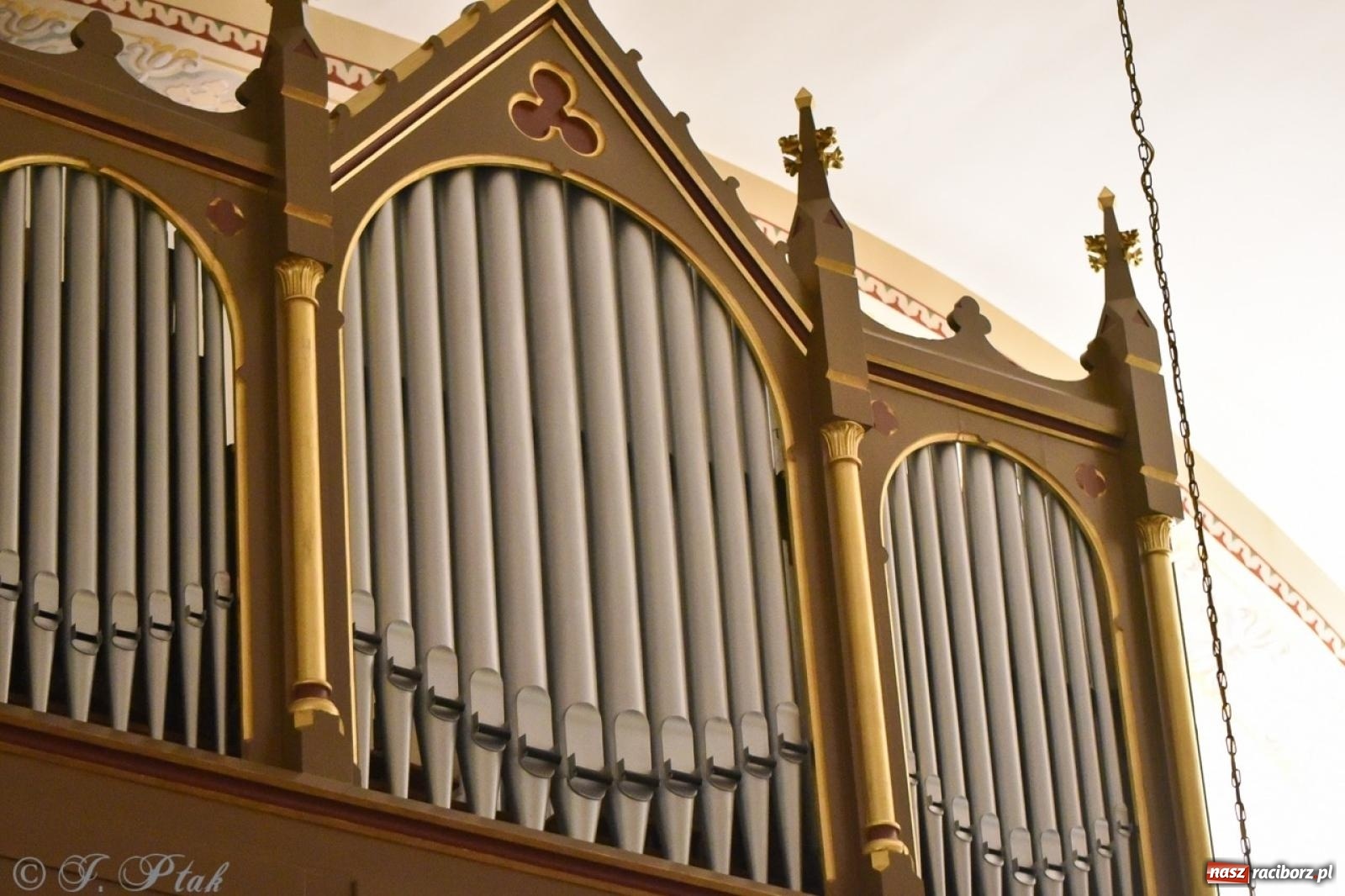 Zdjęcie w galerii na portalu naszraciborz.pl: Jubileuszowy koncert z okazji 100-lecia kościoła w Owsiszczach wiadomości z regionu