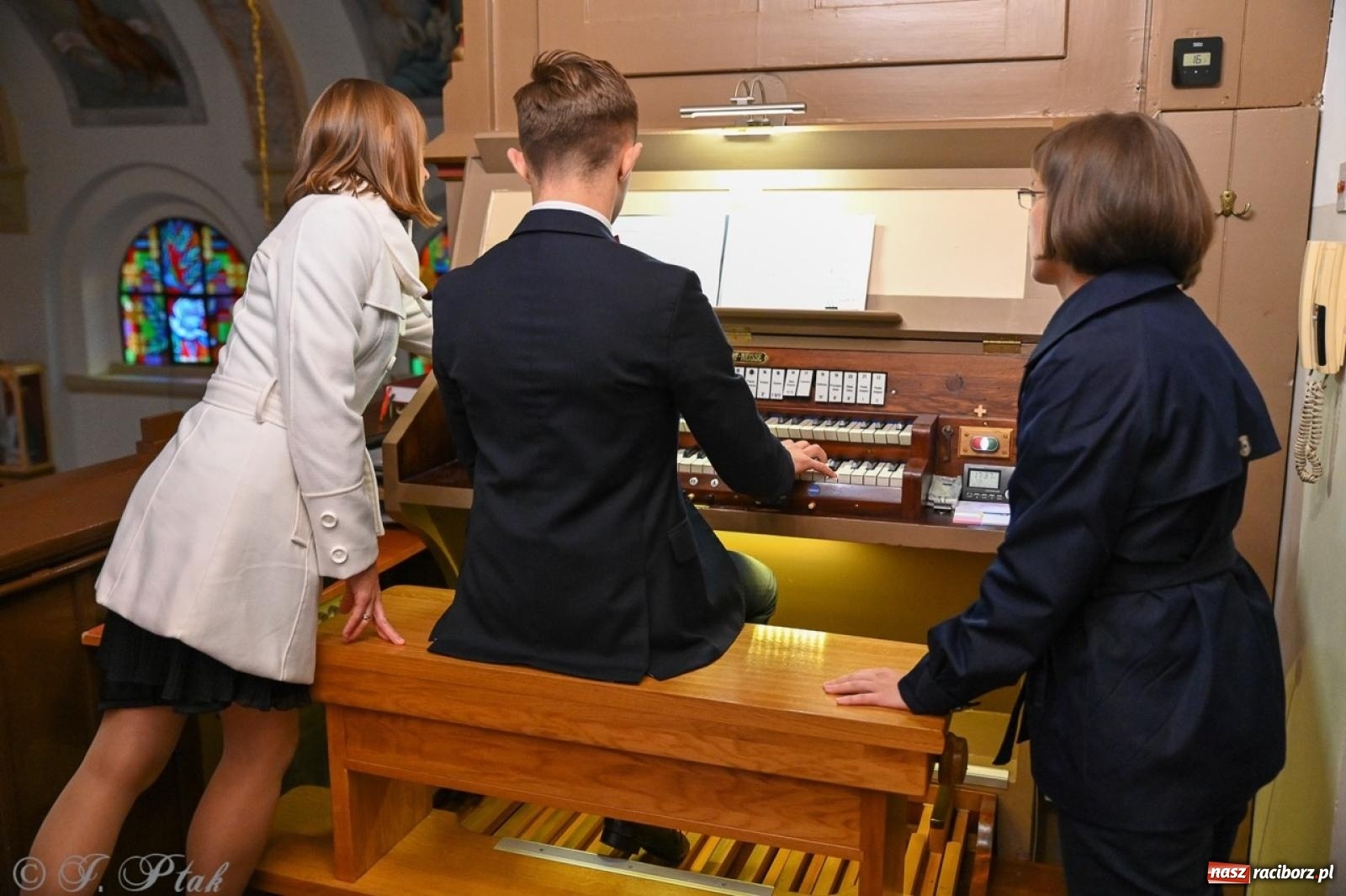 Zdjęcie w galerii na portalu naszraciborz.pl: Jubileuszowy koncert z okazji 100-lecia kościoła w Owsiszczach wiadomości z regionu