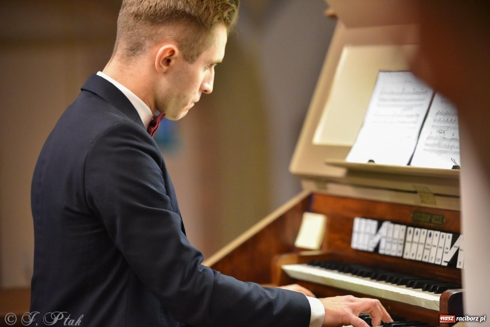 Zdjęcie w galerii na portalu naszraciborz.pl: Jubileuszowy koncert z okazji 100-lecia kościoła w Owsiszczach wiadomości z regionu