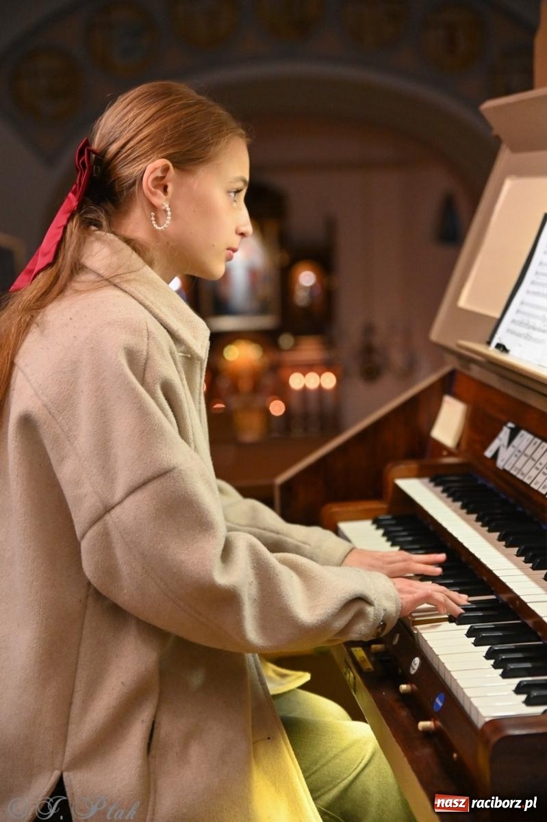 Zdjęcie w galerii na portalu naszraciborz.pl: Jubileuszowy koncert z okazji 100-lecia kościoła w Owsiszczach wiadomości z regionu