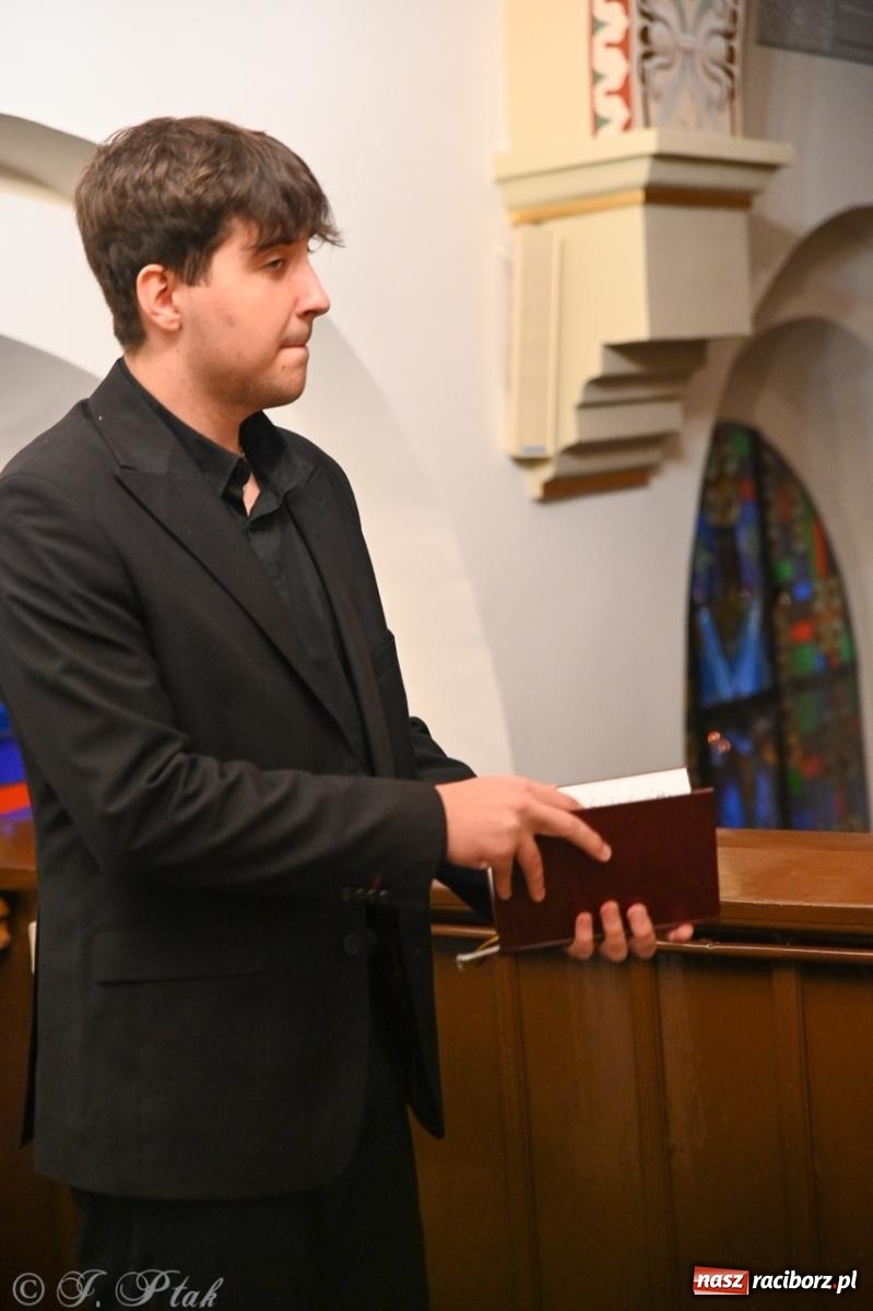 Zdjęcie w galerii na portalu naszraciborz.pl: Jubileuszowy koncert z okazji 100-lecia kościoła w Owsiszczach wiadomości z regionu