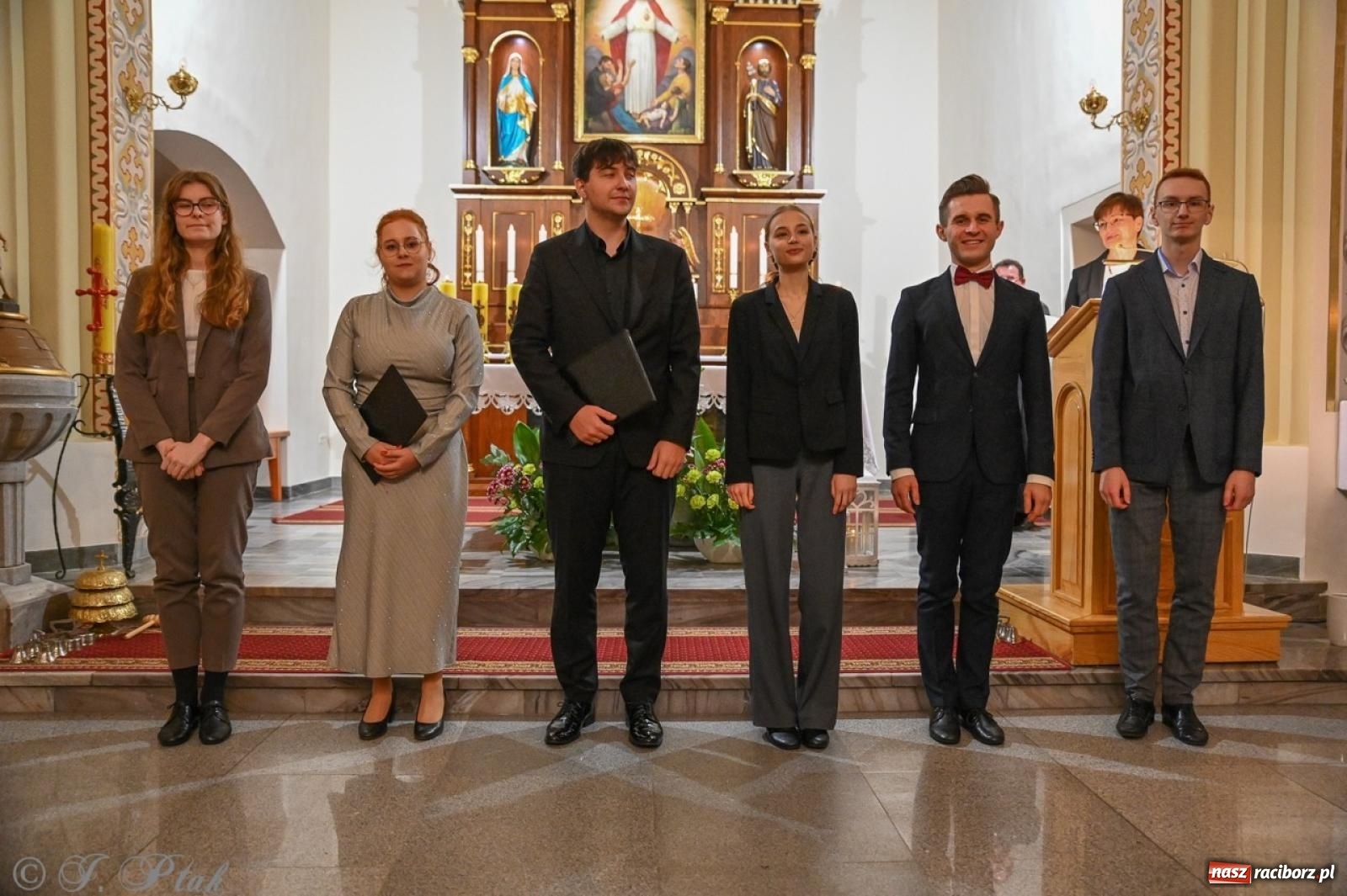 Zdjęcie w galerii na portalu naszraciborz.pl: Jubileuszowy koncert z okazji 100-lecia kościoła w Owsiszczach wiadomości z regionu