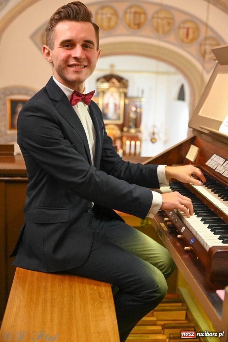 Zdjęcie w galerii na portalu naszraciborz.pl: Jubileuszowy koncert z okazji 100-lecia kościoła w Owsiszczach wiadomości z regionu