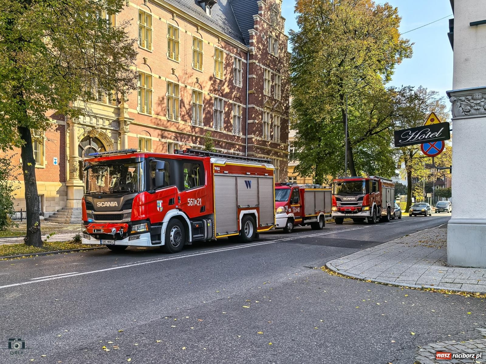 Zdjęcie w galerii na portalu naszraciborz.pl: Strażacka akcja na Wojska Polskiego. Nieznana substancja rozpylona w prokuraturze [FOTO] wiadomości z regionu