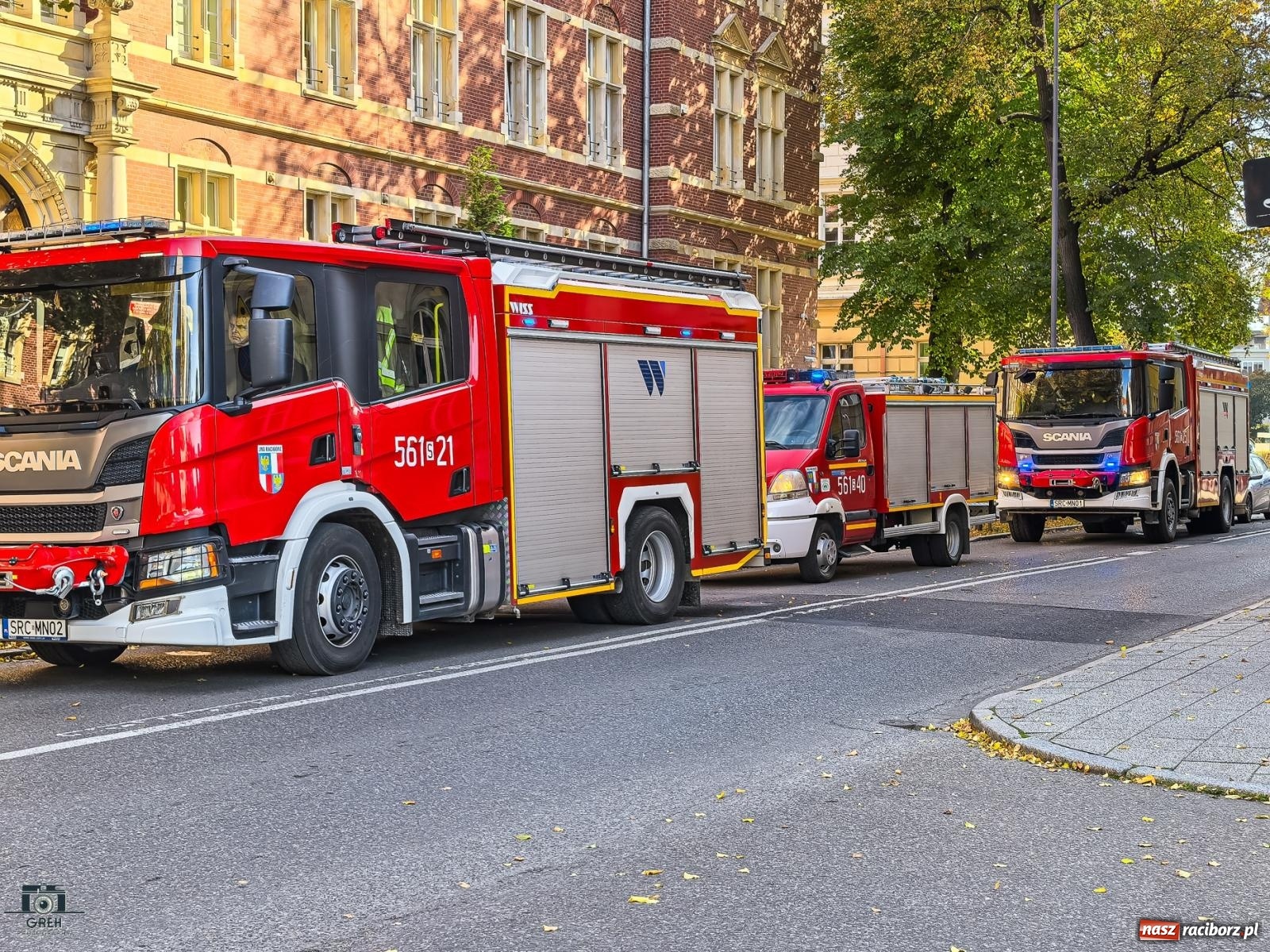 Zdjęcie w galerii na portalu naszraciborz.pl: Strażacka akcja na Wojska Polskiego. Nieznana substancja rozpylona w prokuraturze [FOTO] wiadomości z regionu