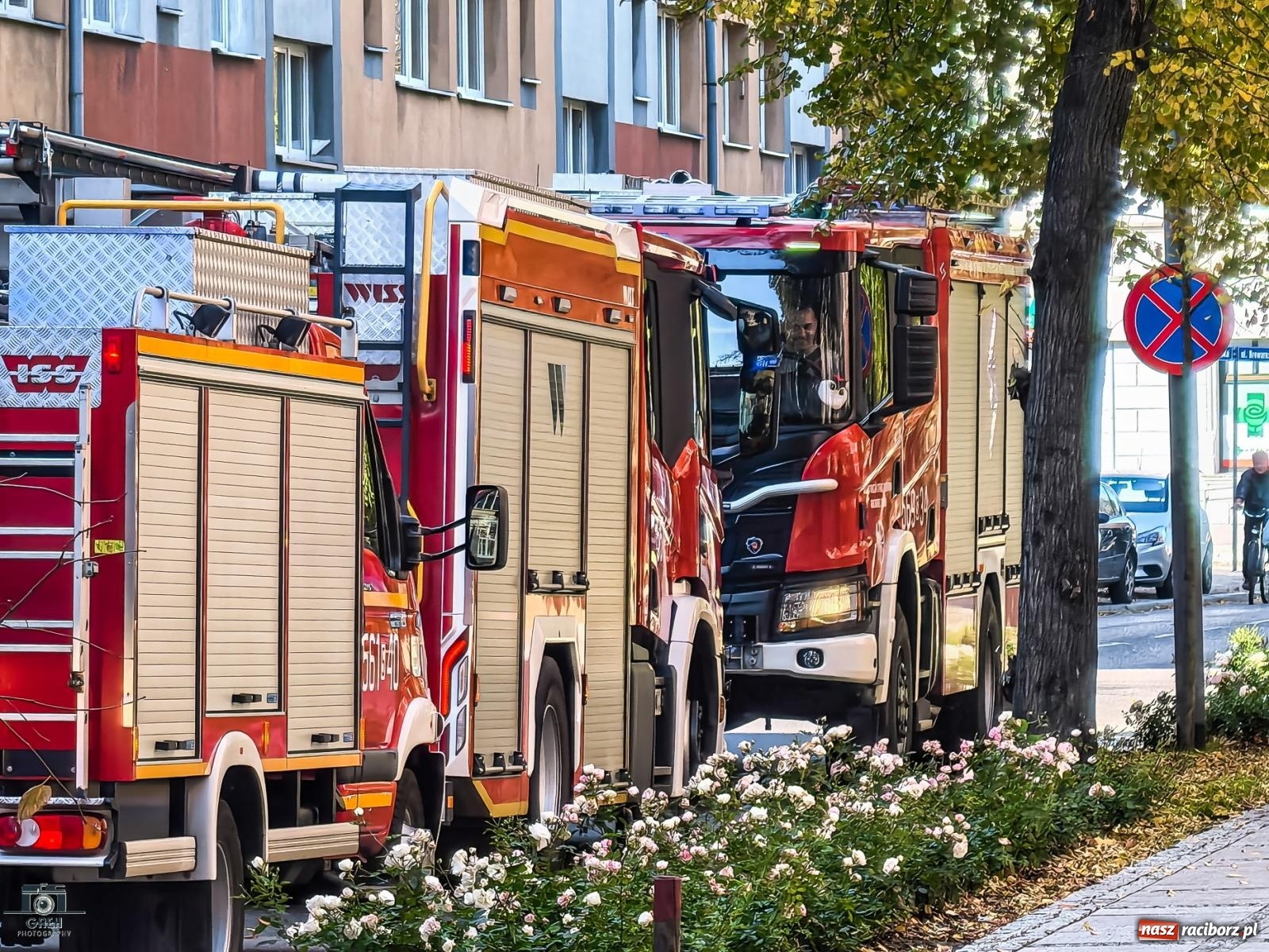 Zdjęcie w galerii na portalu naszraciborz.pl: Strażacka akcja na Wojska Polskiego. Nieznana substancja rozpylona w prokuraturze [FOTO] wiadomości z regionu
