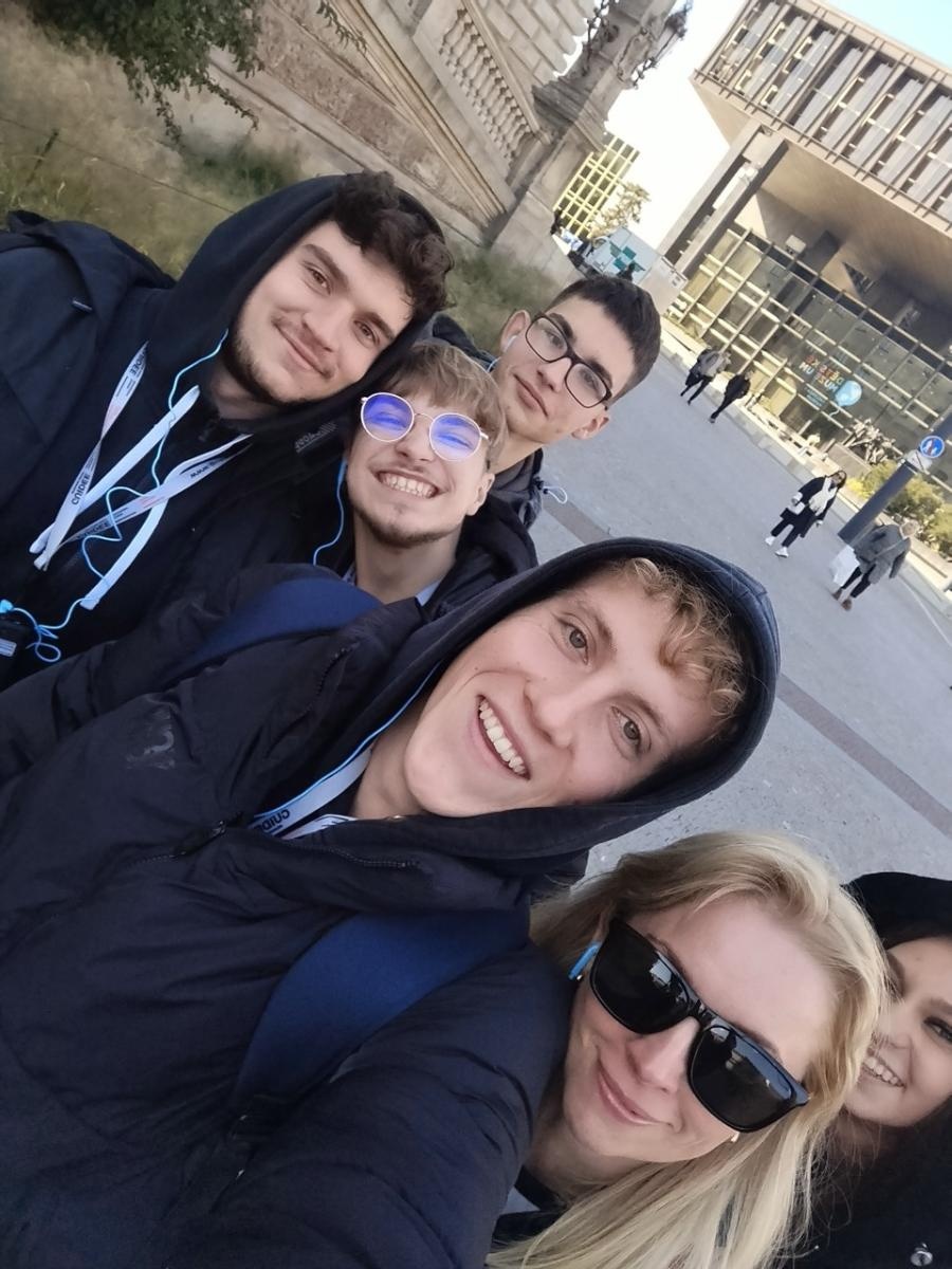 Zdjęcie w galerii na portalu naszraciborz.pl: Praga oczami uczniów Mechanika: Niezapomniana podróż wiadomości z regionu