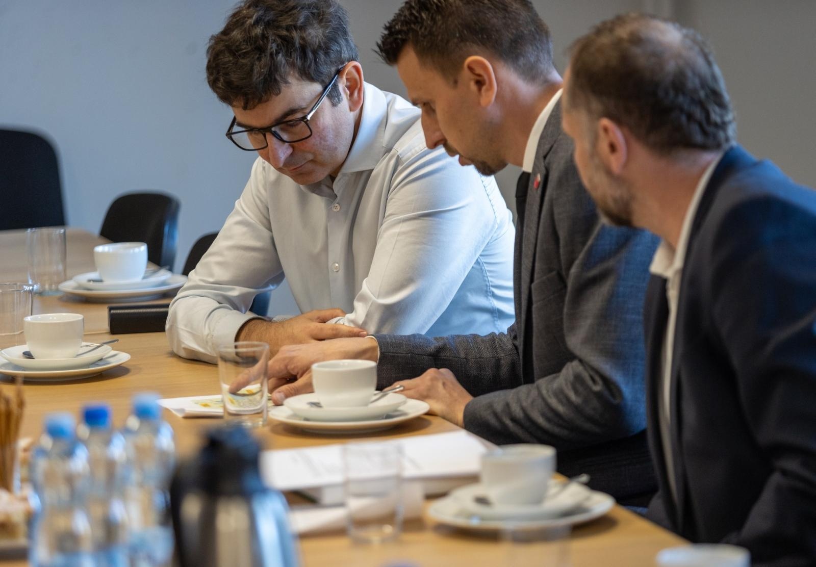 Zdjęcie w galerii na portalu naszraciborz.pl: Wizyta Wojewody Śląskiego w gminach Krzyżanowice i Krzanowice wiadomości z regionu