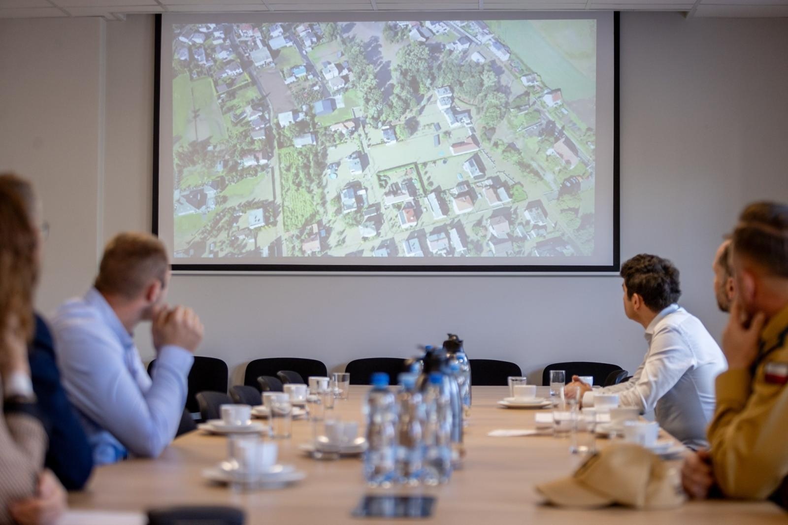 Zdjęcie w galerii na portalu naszraciborz.pl: Wizyta Wojewody Śląskiego w gminach Krzyżanowice i Krzanowice wiadomości z regionu