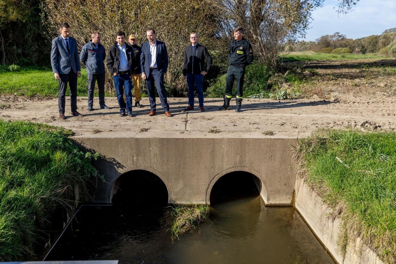 Zdjęcie w galerii na portalu naszraciborz.pl: Wizyta Wojewody Śląskiego w gminach Krzyżanowice i Krzanowice wiadomości z regionu