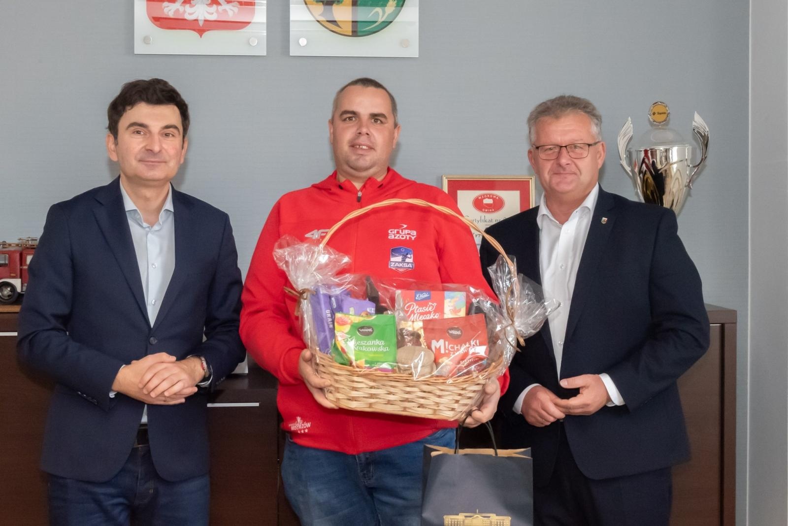 Zdjęcie w galerii na portalu naszraciborz.pl: Wizyta Wojewody Śląskiego w gminach Krzyżanowice i Krzanowice wiadomości z regionu