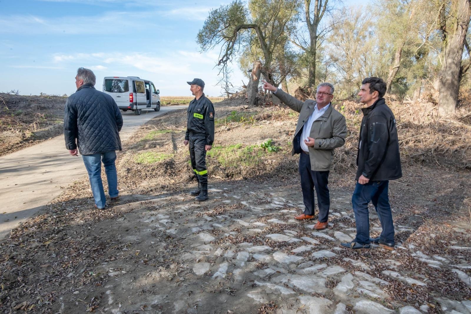 Zdjęcie w galerii na portalu naszraciborz.pl: Wizyta Wojewody Śląskiego w gminach Krzyżanowice i Krzanowice wiadomości z regionu