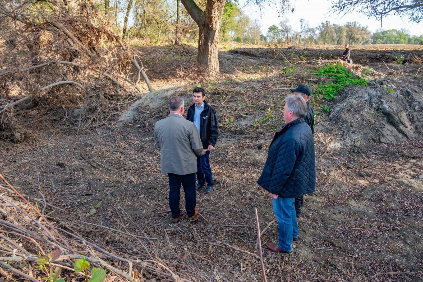 Zdjęcie w galerii na portalu naszraciborz.pl: Wizyta Wojewody Śląskiego w gminach Krzyżanowice i Krzanowice wiadomości z regionu
