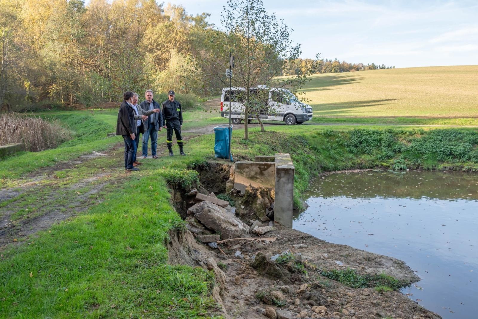 Zdjęcie w galerii na portalu naszraciborz.pl: Wizyta Wojewody Śląskiego w gminach Krzyżanowice i Krzanowice wiadomości z regionu