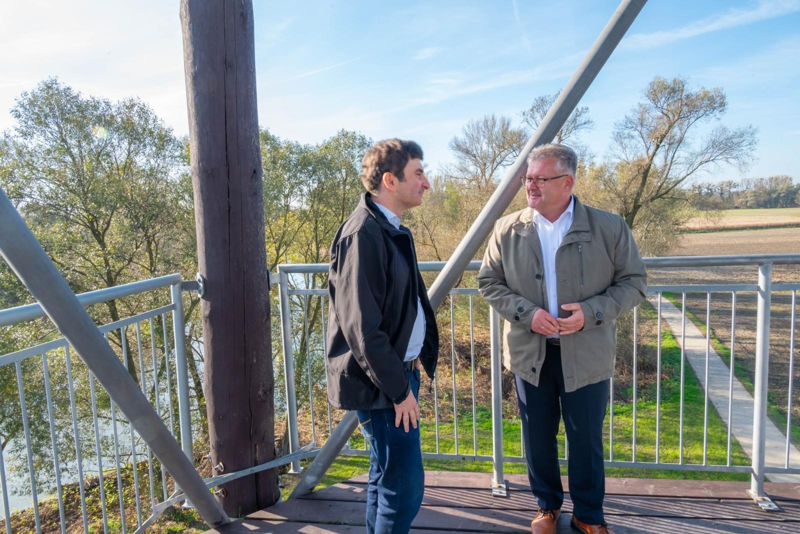 Zdjęcie w galerii na portalu naszraciborz.pl: Wizyta Wojewody Śląskiego w gminach Krzyżanowice i Krzanowice wiadomości z regionu