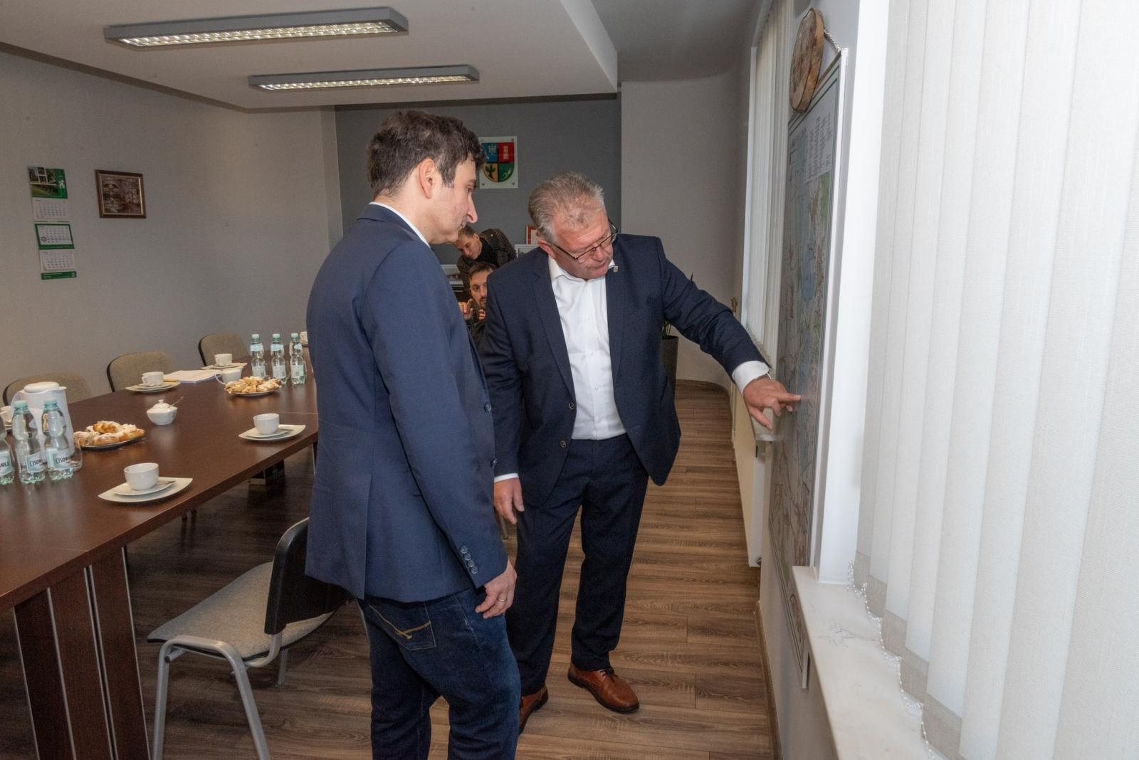 Zdjęcie w galerii na portalu naszraciborz.pl: Wizyta Wojewody Śląskiego w gminach Krzyżanowice i Krzanowice wiadomości z regionu